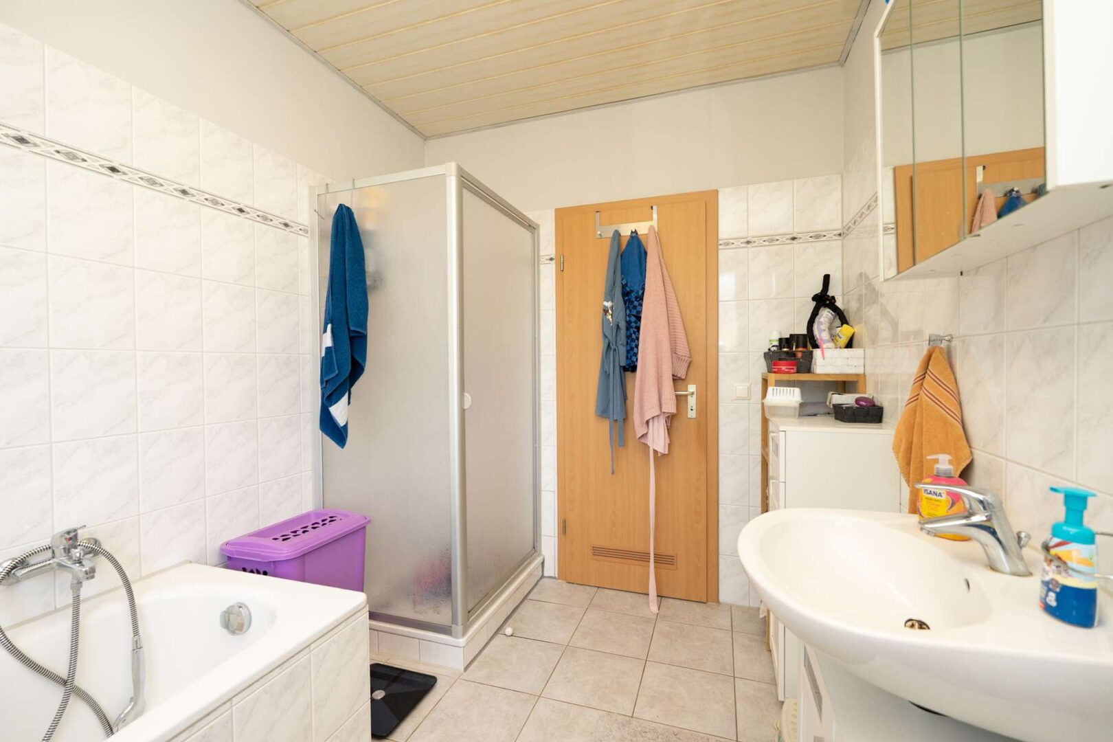 Badezimmer 2/2