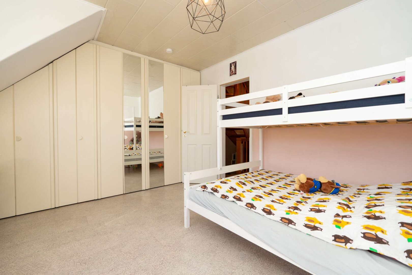 Kinderzimmer 2/2