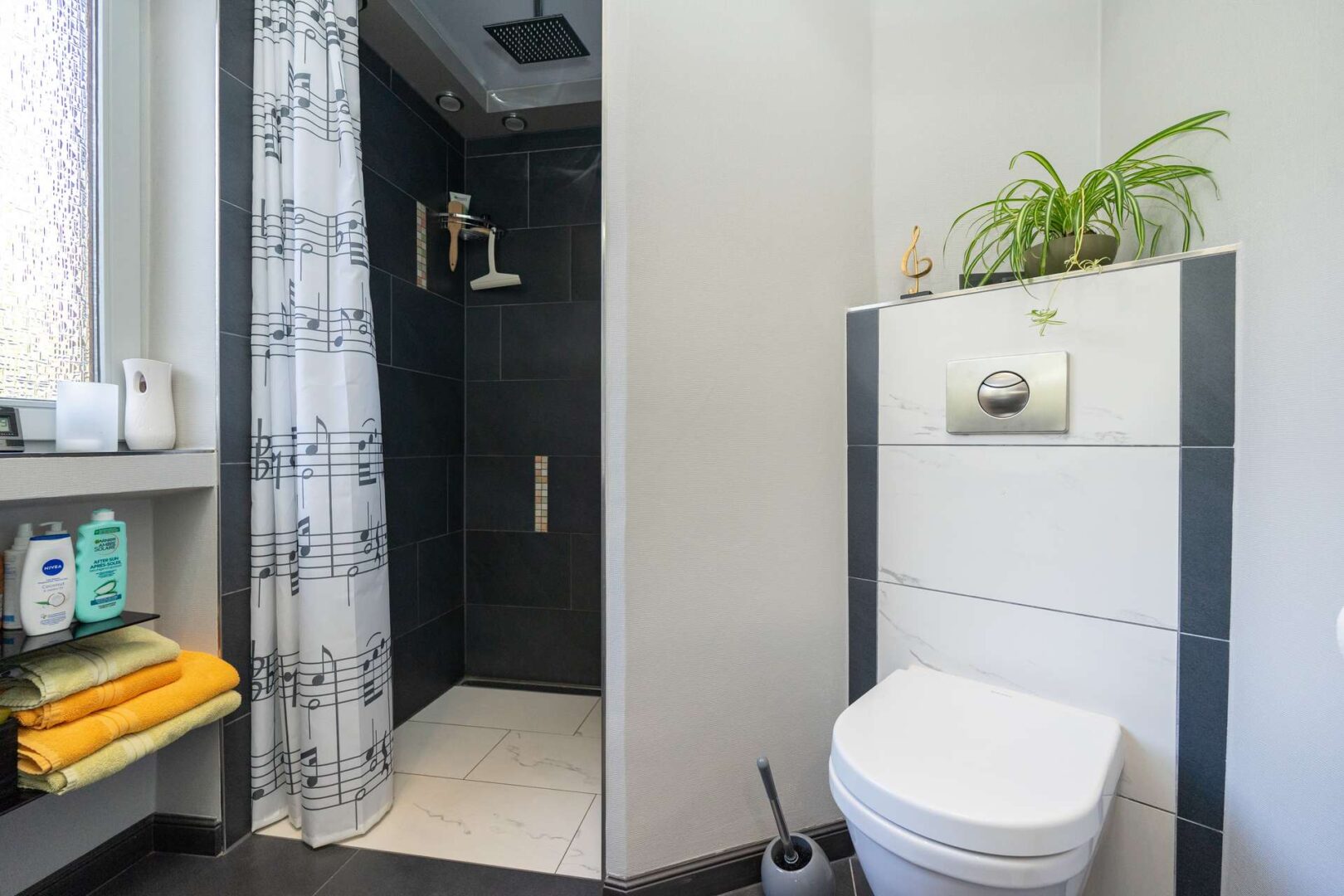 Gäste-WC mit Dusche