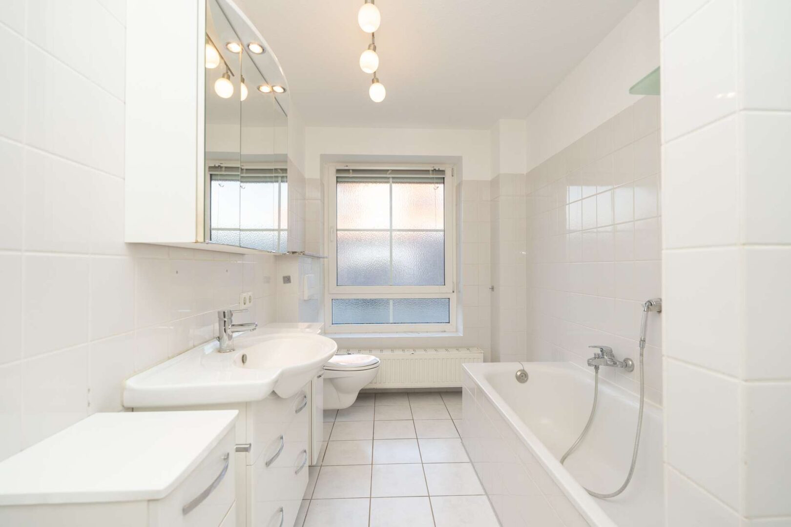 Badezimmer 1/2
