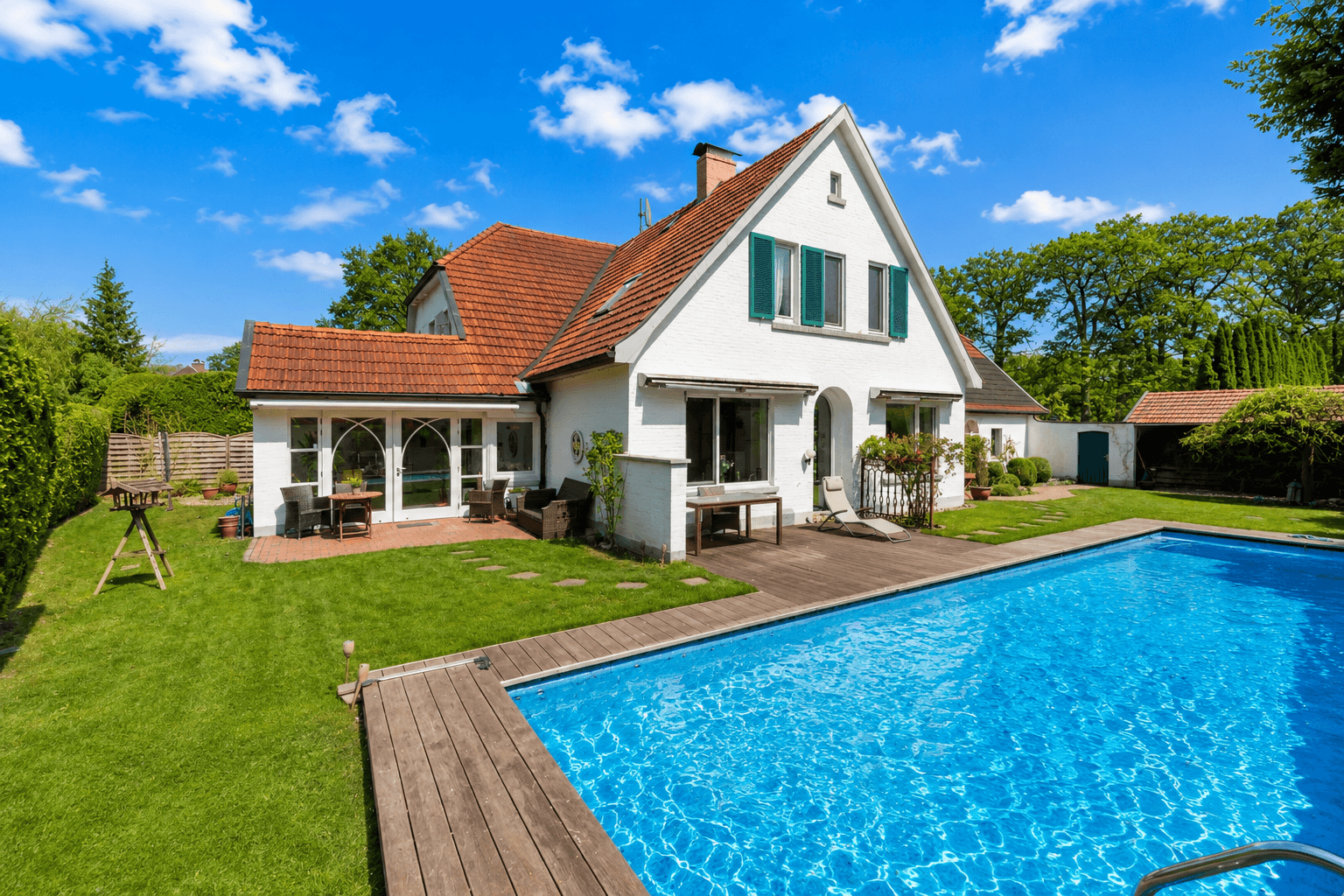 Garten mit Pool