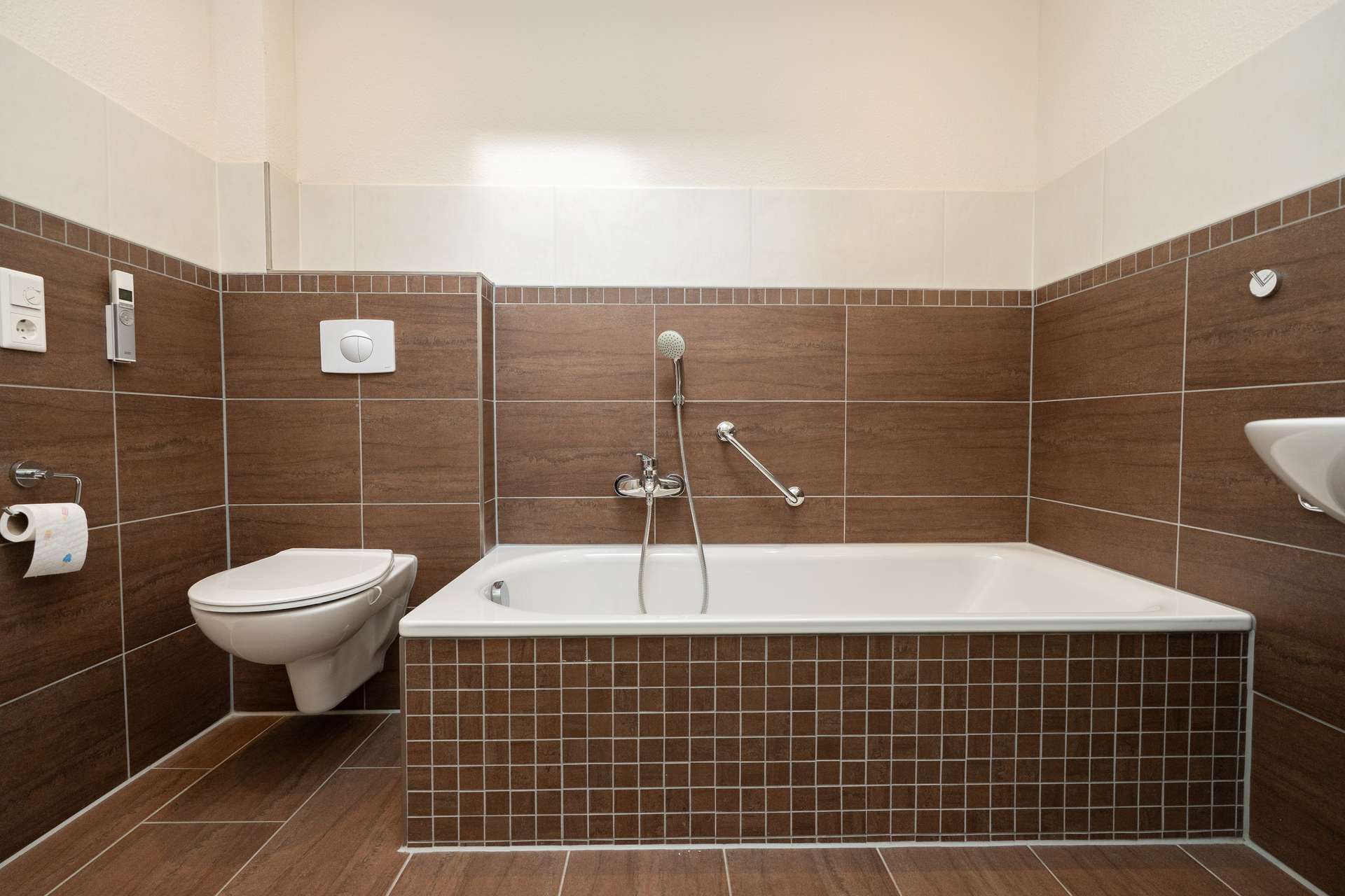 Badezimmer 2/2