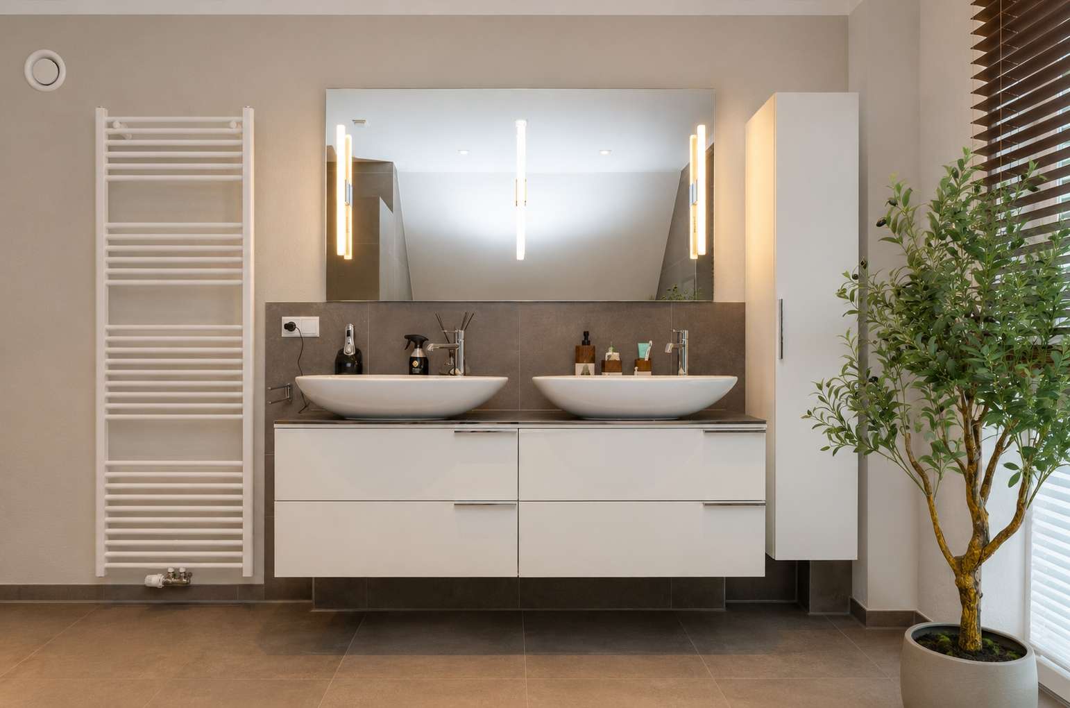 Badezimmer 1/2