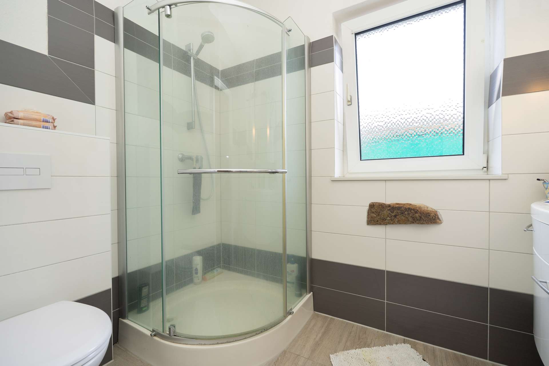 Tageslicht Dusch-Badezimmer EG