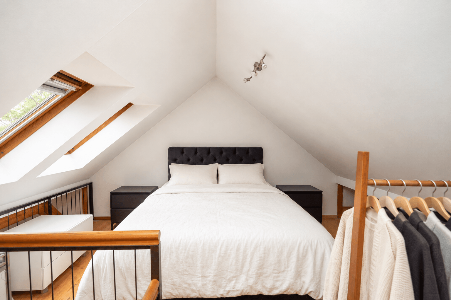 Schlafzimmer obere Ebene (KI entleert und eingerichtet)