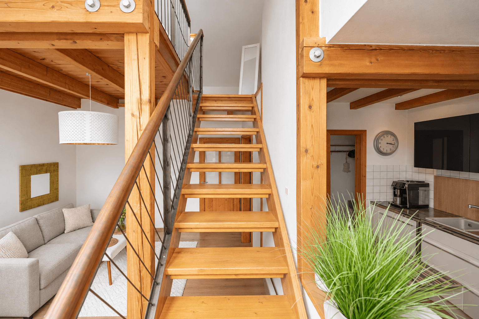 Treppe zum Dachboden (KI entleert und eingerichtet)