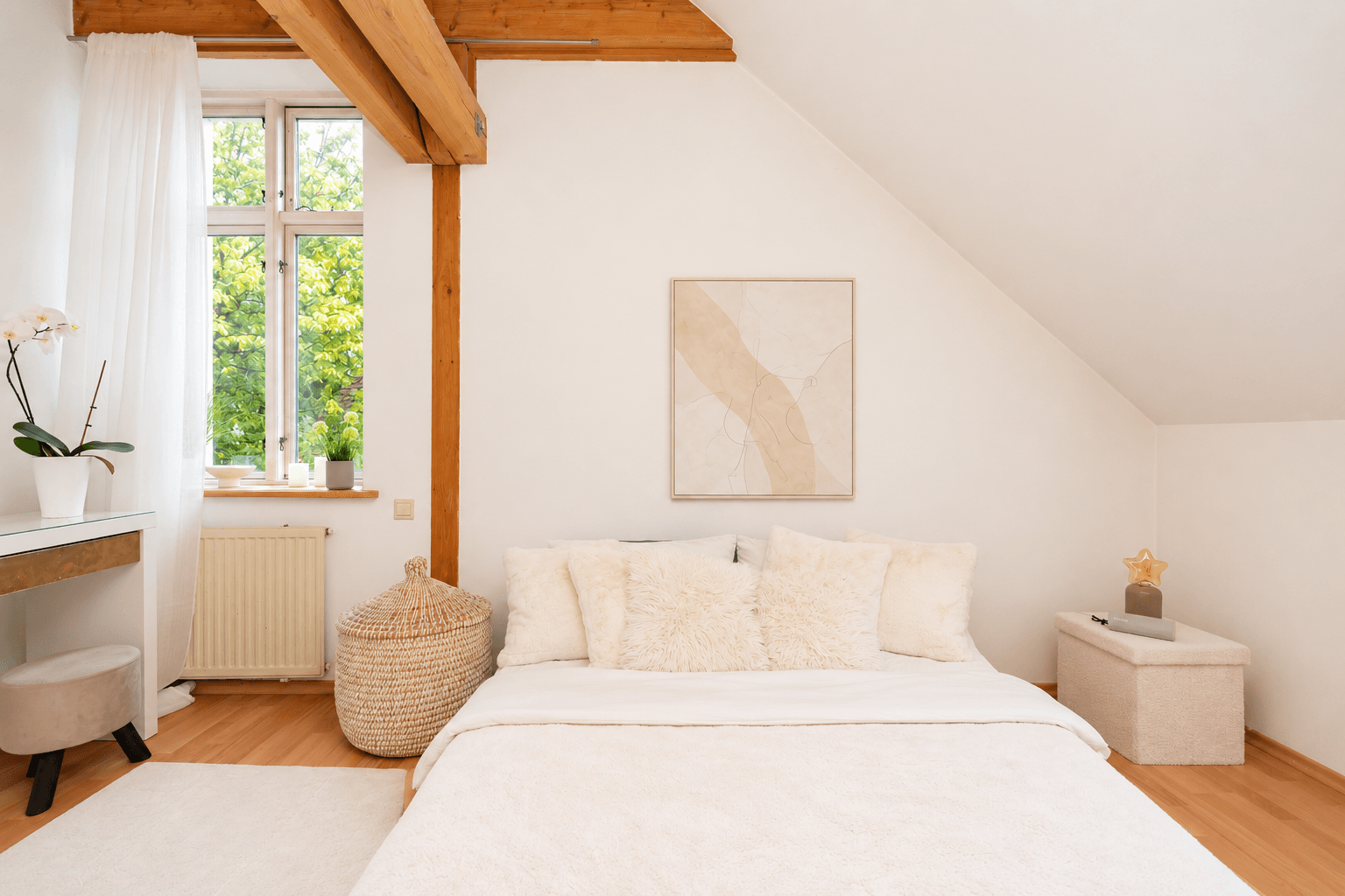 Schlafzimmer EG - 2/2 (KI entleert und Einrichtung teilweise geändert)