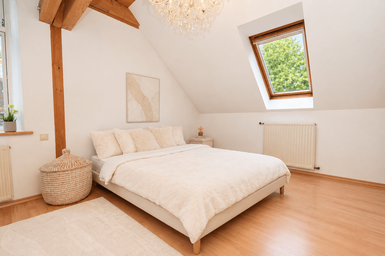 Schlafzimmer EG - 1/2 (KI entleert und Einrichtung teilweise geändert)