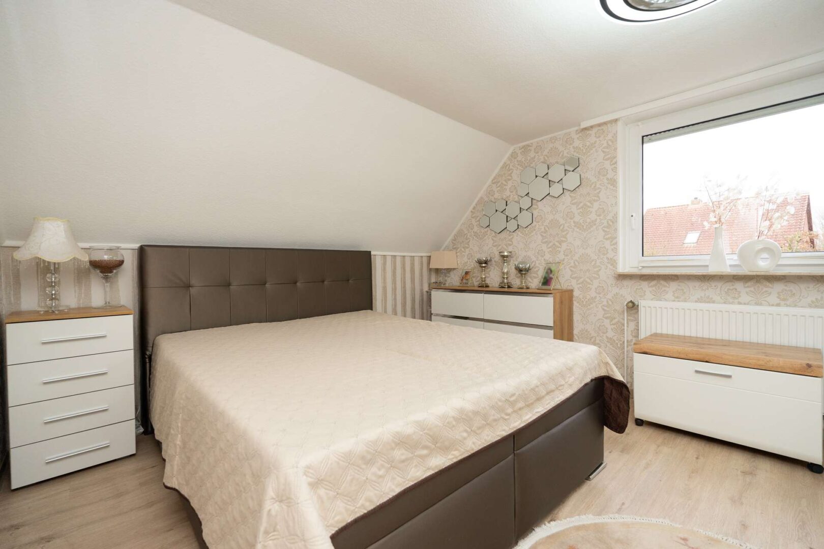 Schlafzimmer 1