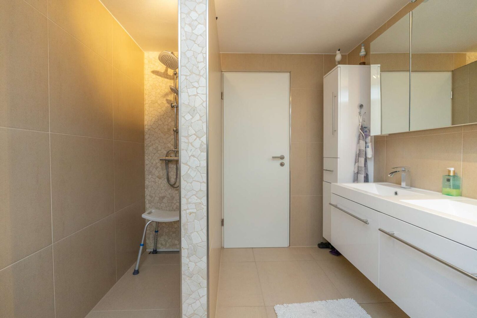 Badezimmer 2/2
